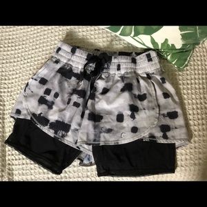 Lululemon running shorts with pockets size 8